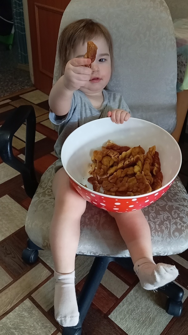 Муж - инвалид, и мы - родители полуторагодовалой дочери. Зарплата МРОТ, а пособия не положены