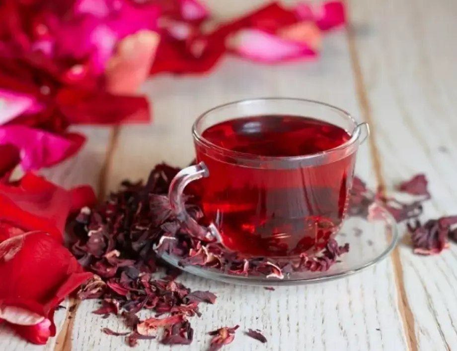 Чай каркаде -- пить теплым или холодным.