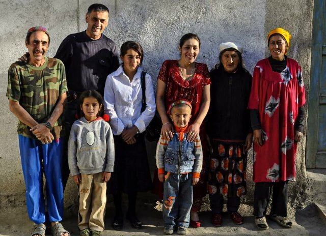 Есть ли справедливость? Мигрантам за наш счет выплачивают такие же пенсии, как и россиянам, а нашим старикам в выплатах отказывают