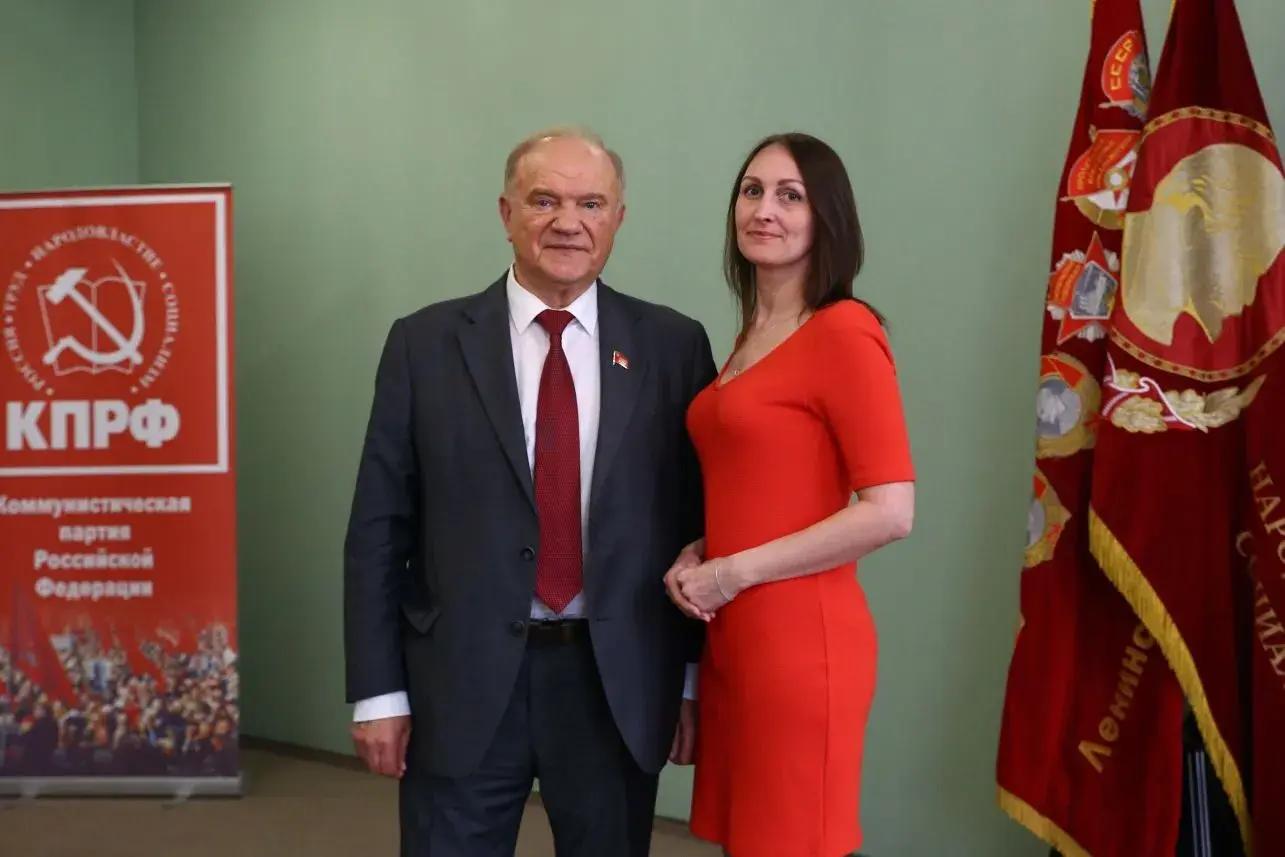 Наша Юля - коммунистска!