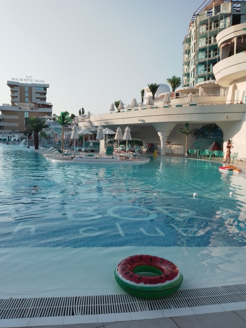 Обзор элитного пляжного клуба Bora Bora в Анапе.