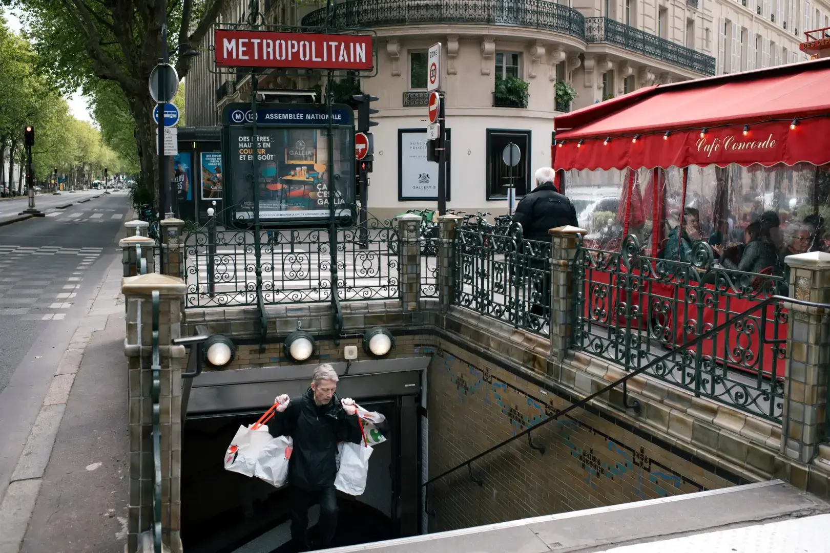 Город, пострадавший от терроризма, готовит олимпийское открытие без стен