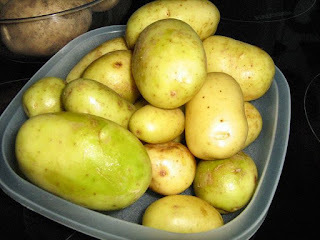 В магазине всё чаще вижу, как покупатели берут зелёный картофель