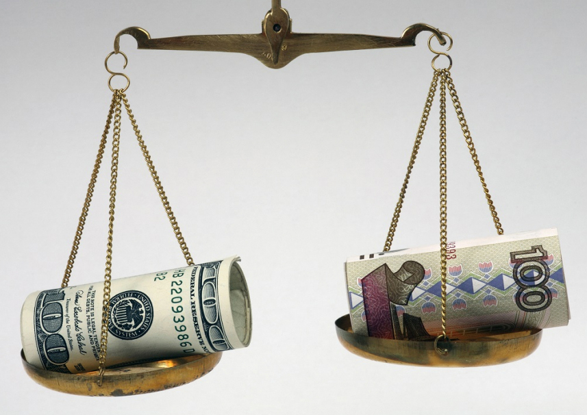 Как правильно? Доллар падает или рубль укрепляется?