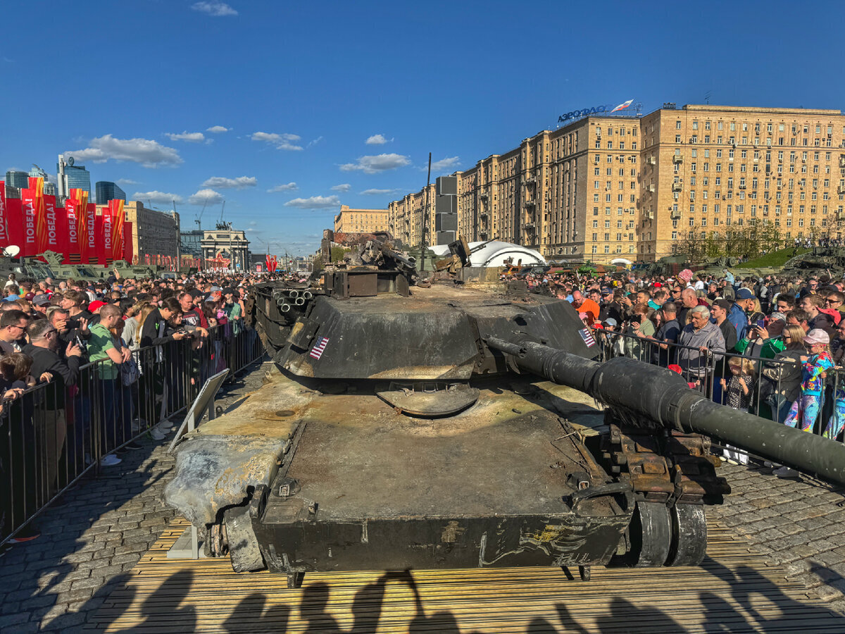 Сбылась мечта англосаксов их танки в Москве! Акция уничижения в эти дни  проходит на Поклонной горе. Ласкаво просимо | Светлана, 02 мая 2024