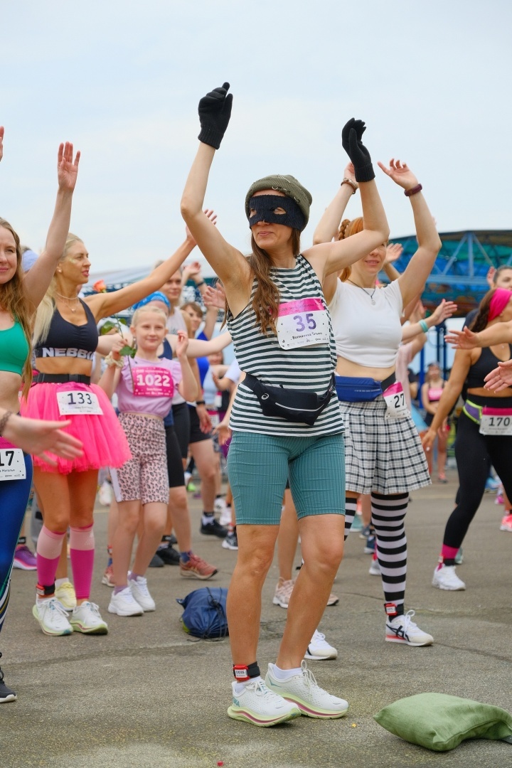 Очень нужна помощь каждого в идее костюма для бега. Будет моментами смешно, но отнеситесь серьёзно.