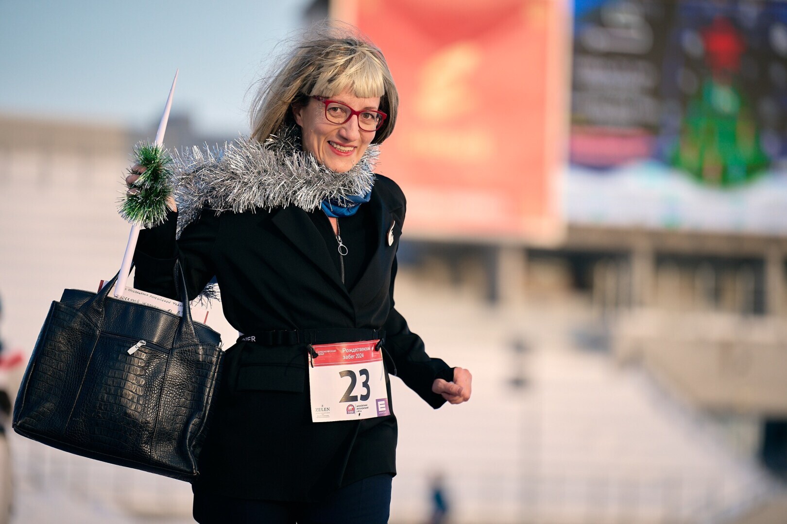 Очень нужна помощь каждого в идее костюма для бега. Будет моментами смешно, но отнеситесь серьёзно.