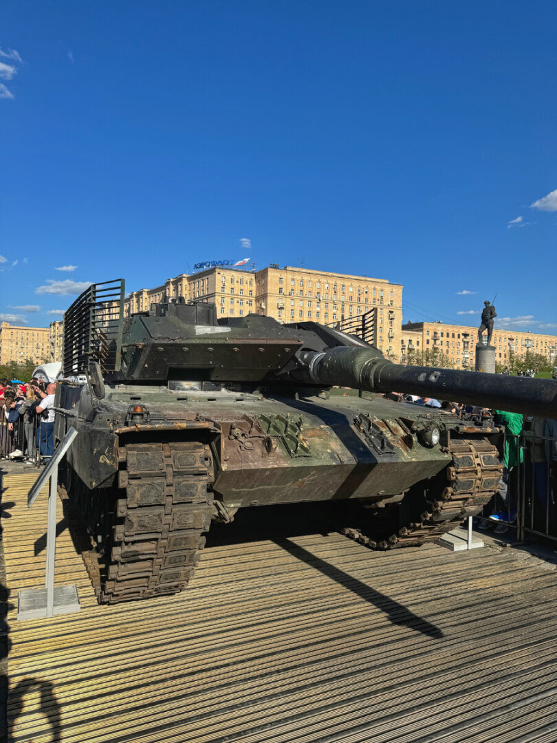 Сбылась мечта англосаксов их танки в Москве! Акция уничижения в эти дни  проходит на Поклонной горе. Ласкаво просимо | Светлана, 02 мая 2024