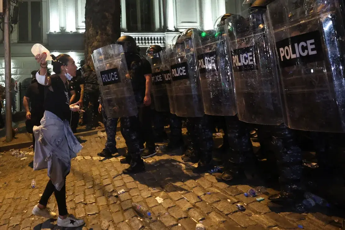 Грузию потрясли протесты, поскольку правительство продвигает законопроект об «иностранных агентах»
