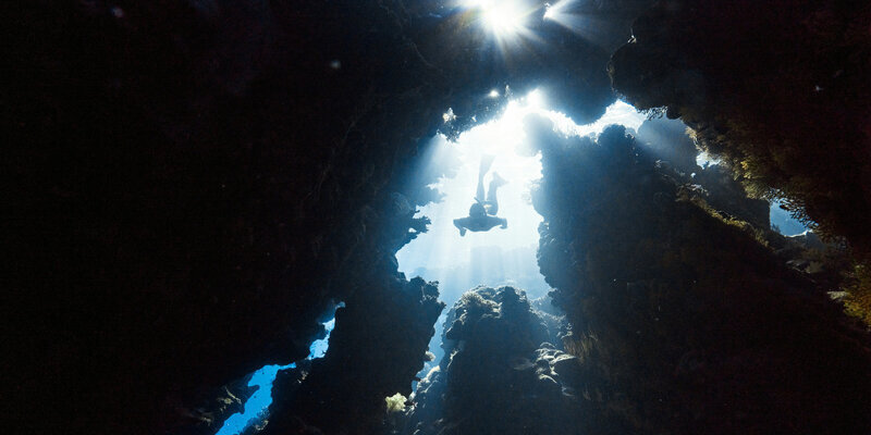 Загадка глубин: Ученые открыли самую глубокую голубую дыру у побережья Мексики