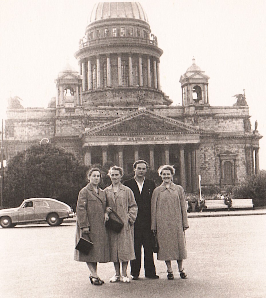 Мир, в котором мы живем /18 марта 2022 / Взгляд из замочной скважины.