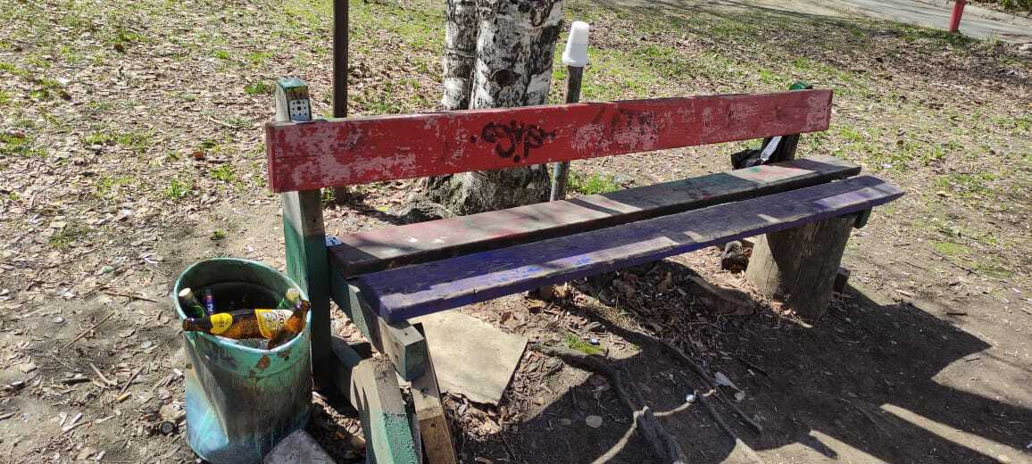 Опасная детская площадка. На такой даже не хочется гулять