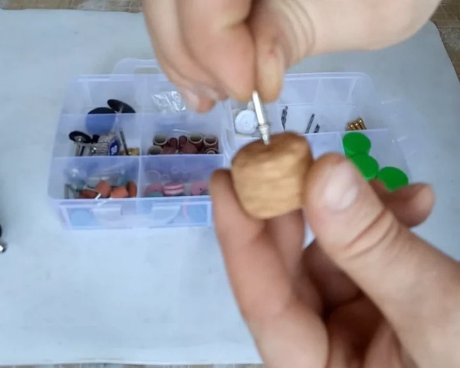 Крутая самоделка из пробки от вина.