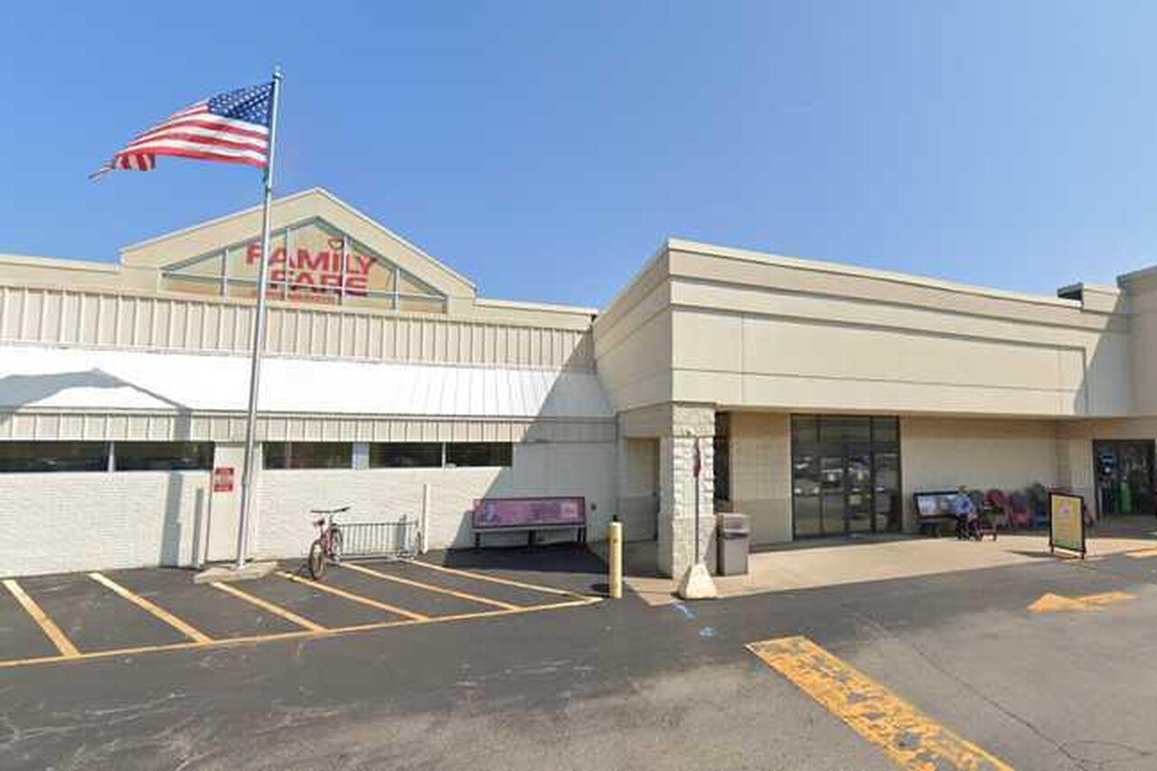 Женщина долгие годы жила незамеченной на рекламном щите на крыше супермаркета