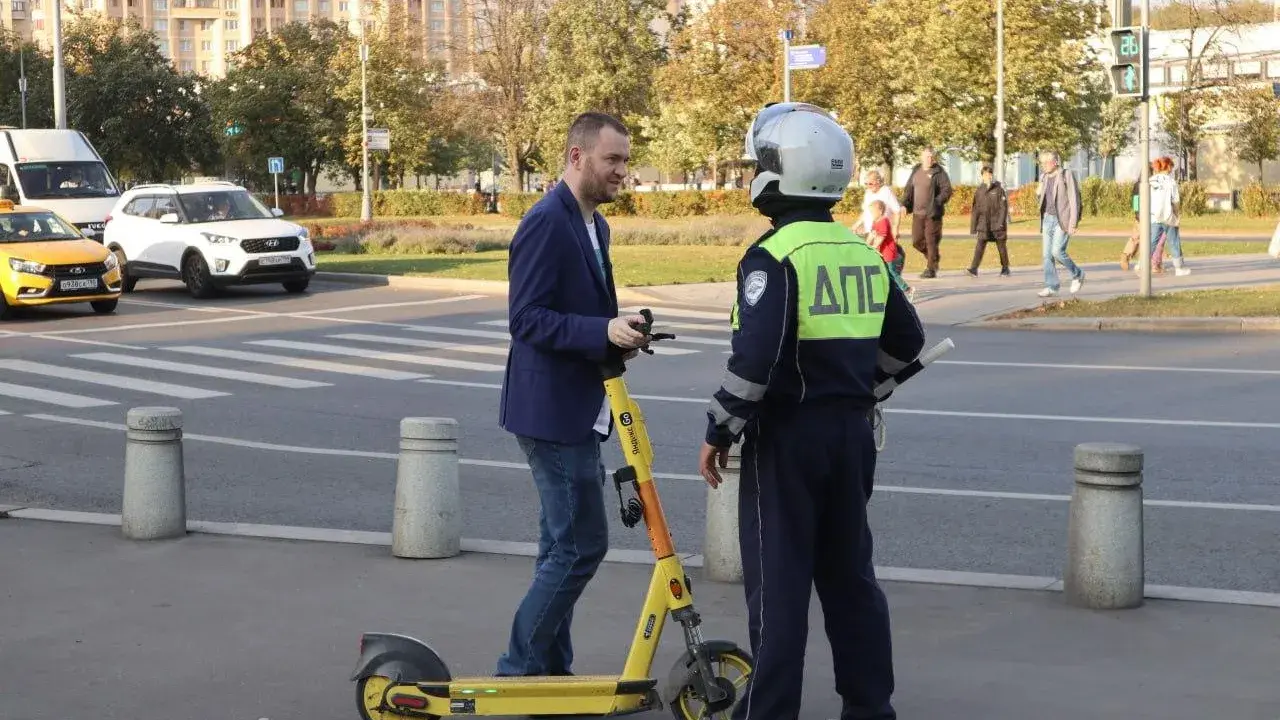 Рейд ГИБДД в Москве: проверка самокатов и велосипедов