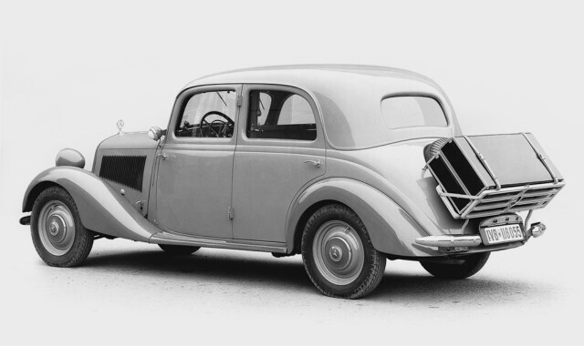 "Захваченные в Германии автомобили, пополнившие автомобильный парк Советского Союза после Второй мировой войны"