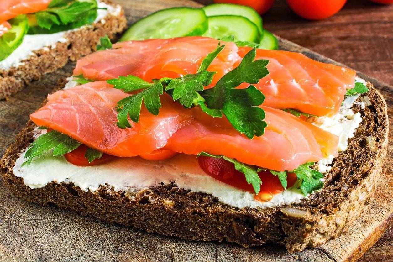 Гости пришли, а у нас ничего нет на стол!!!!!! Готовим быстрые закуски-бутерброды - рецепты.