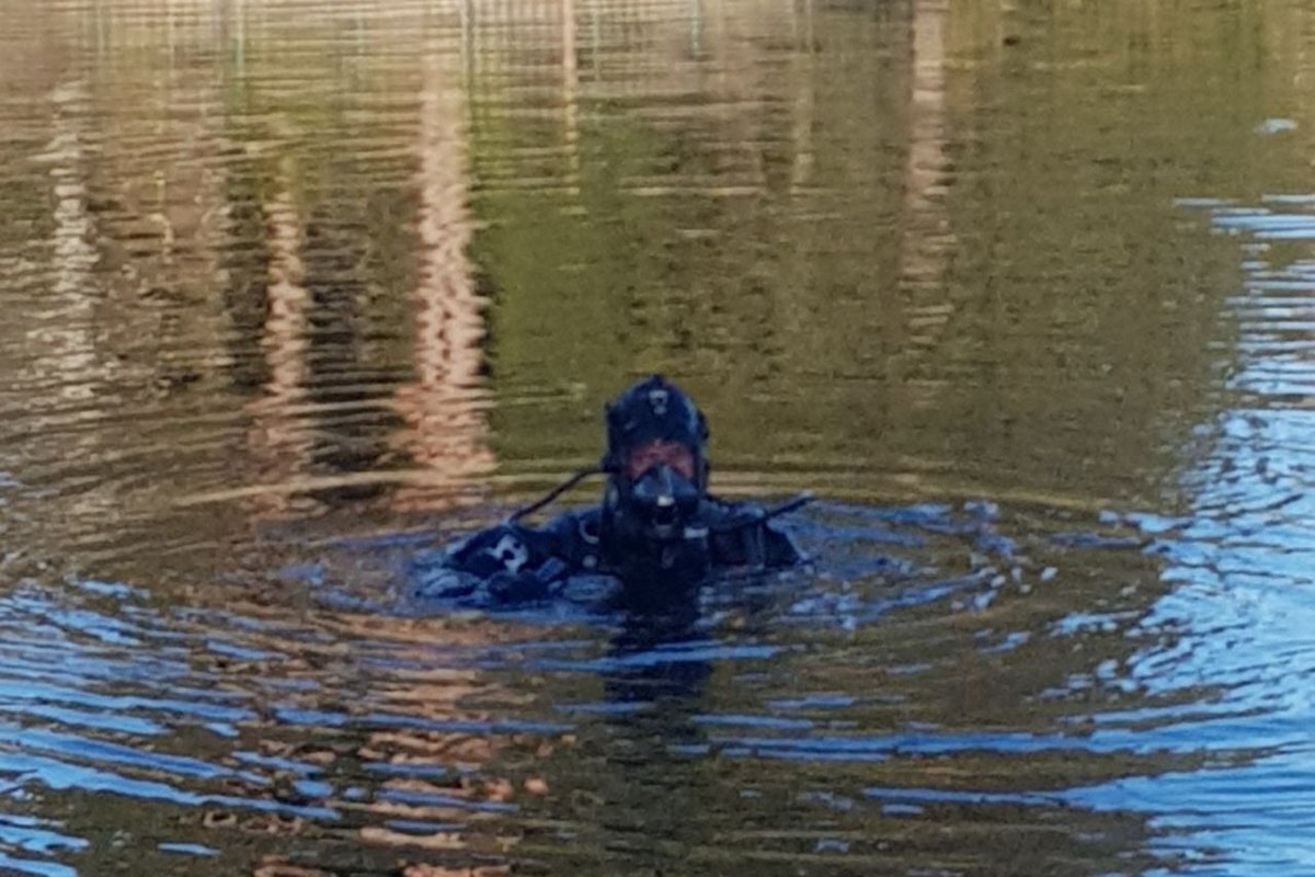 Иномарка с подростками утонула в реке, погибли двое