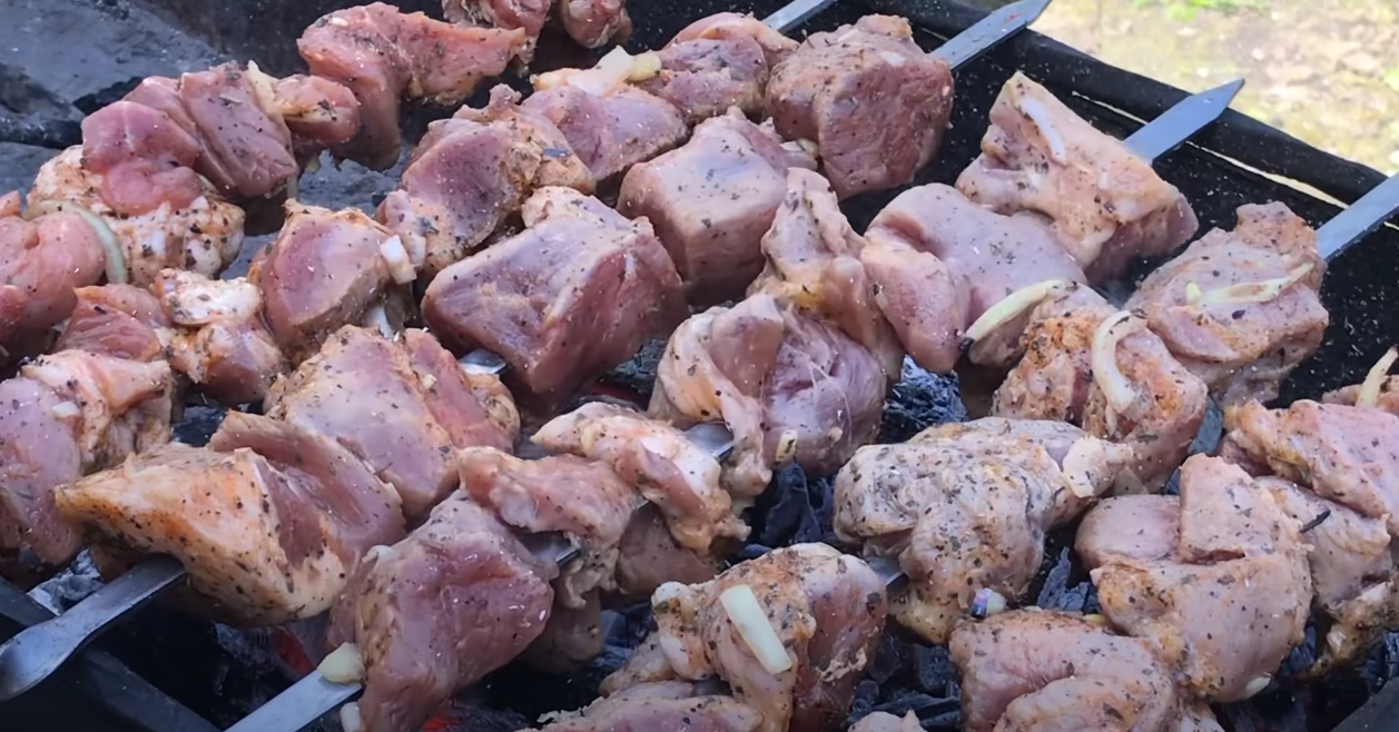 Как я мариную мясо для шашлыка. Очень просто и удивительно вкусно