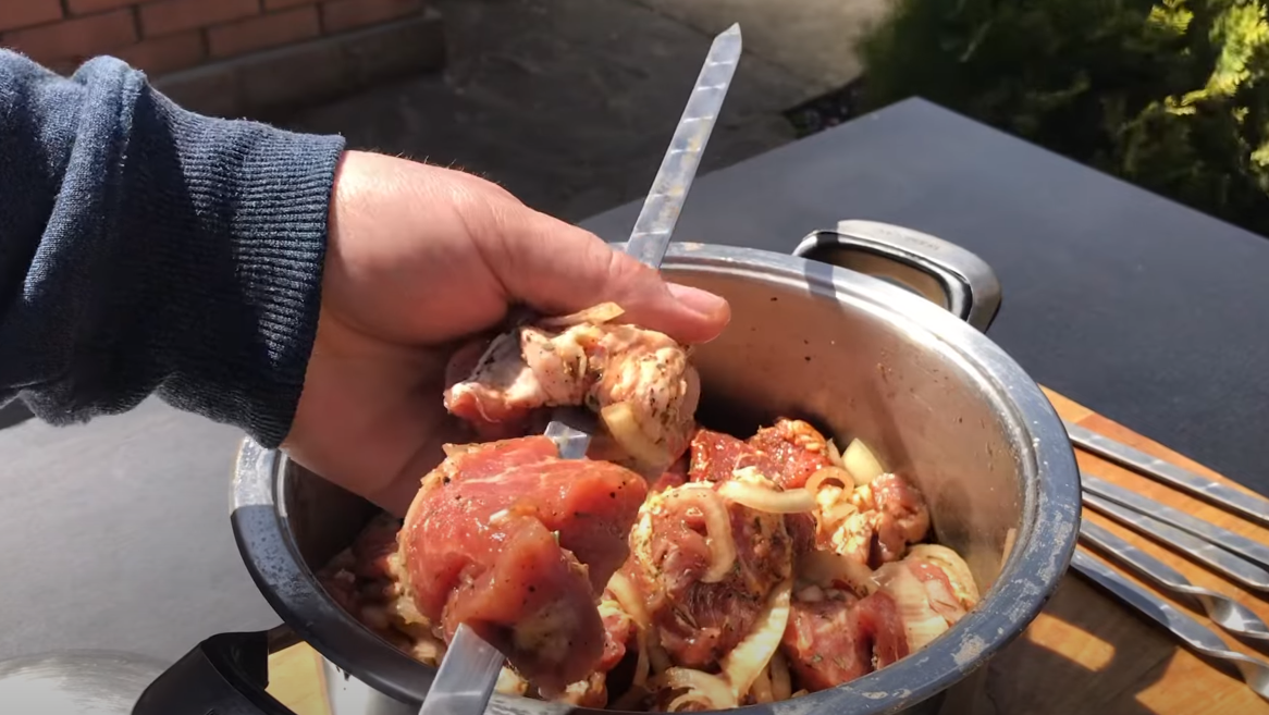 Как я мариную мясо для шашлыка. Очень просто и удивительно вкусно