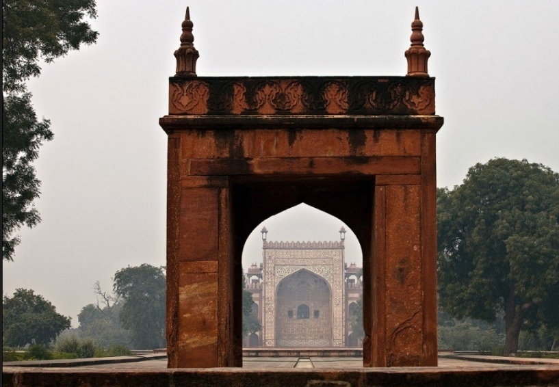 Гробница Акбара в Сикандре описание и фото.