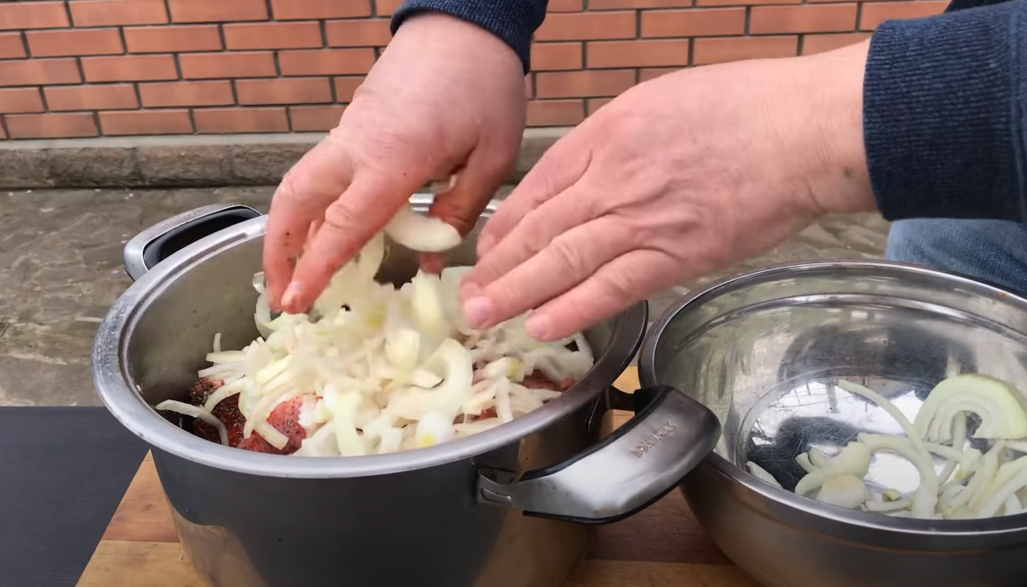 Как я мариную мясо для шашлыка. Очень просто и удивительно вкусно