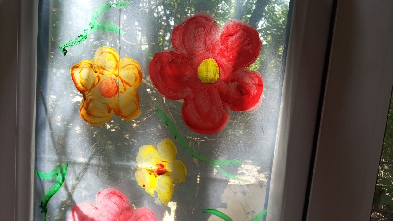 Бабушкины хитрости: создаем витражи из солнца и красок