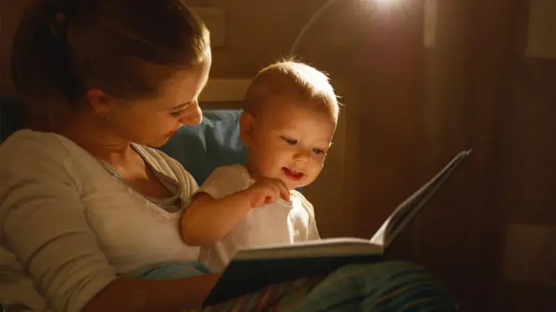 Вечерняя сказка также играет важную роль в развитии мозга малыша.