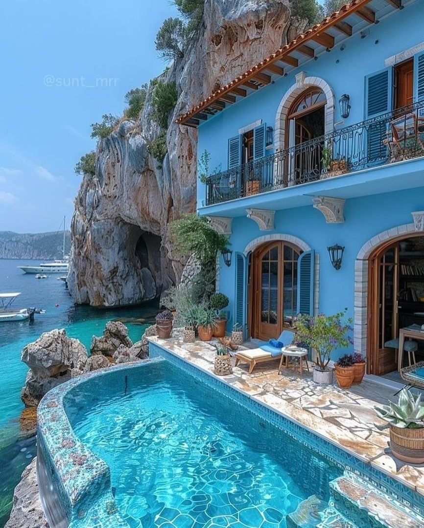 Побываем в Греческом особняке.