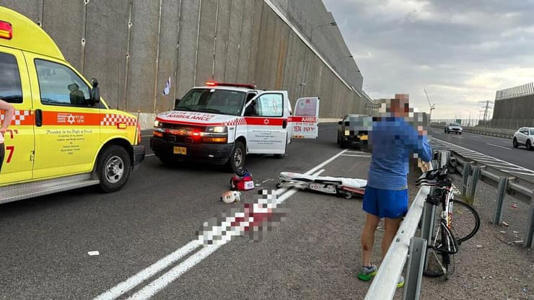 Велосипедиста сбила машина под Герцлией