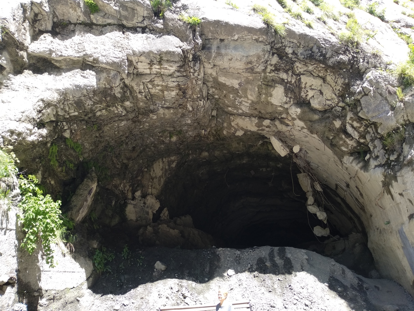 Как мы побывали в Кармадонском ущелье Северного Кавказа – последнем пристанище киногруппы Сергея Бодрова