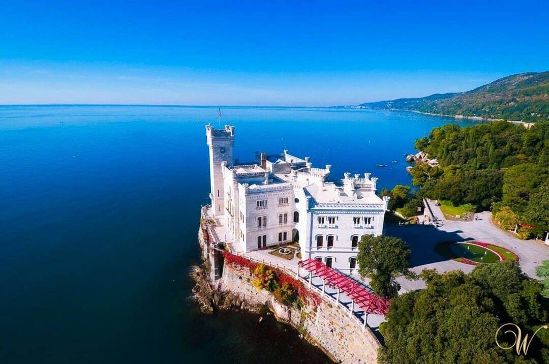 Мирамаре — замок в средневековом шотландском стиле.