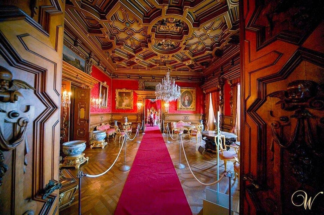 Мирамаре — замок в средневековом шотландском стиле.