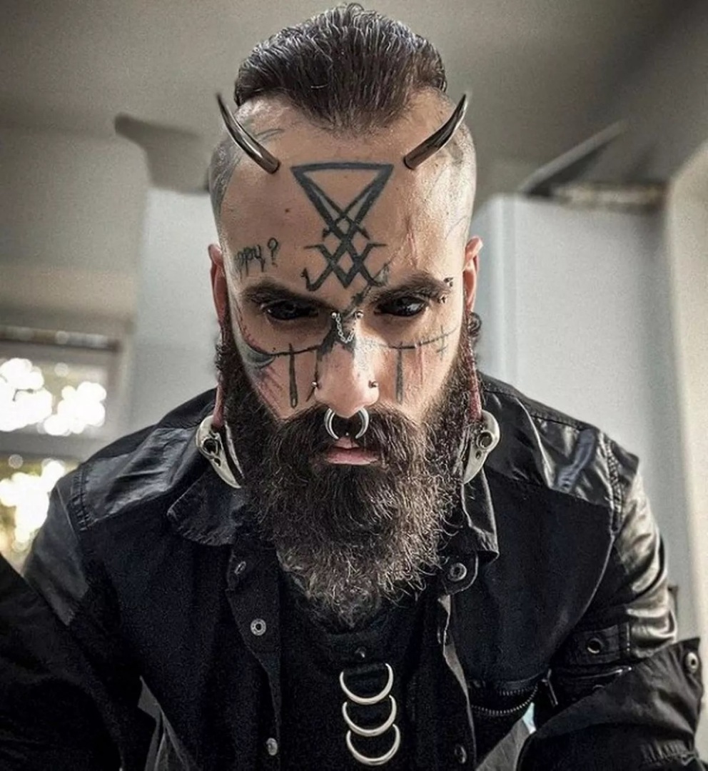 «Тролли называют нас дьяволопоклонниками, но татуировки не означают, что мы попадем в ад»