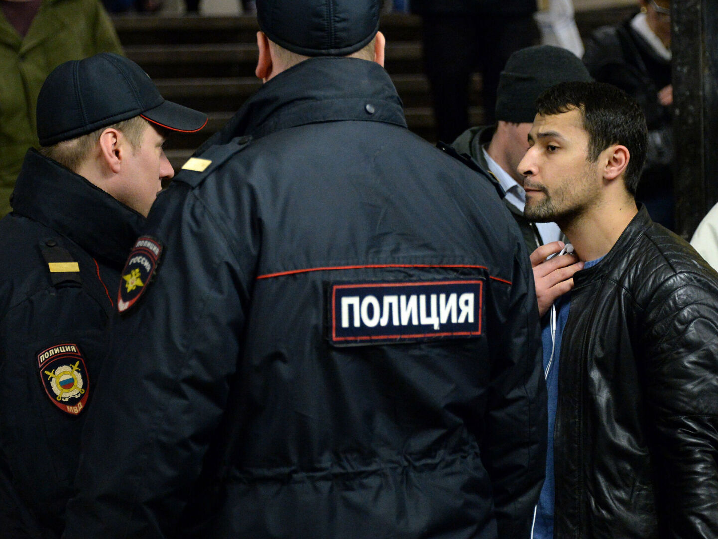 Дактилоскопия и фото: новые правила для мигрантов.