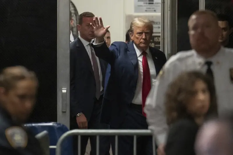 Коэн подвергается перекрестному допросу в суде по делу Трампа о деньгах