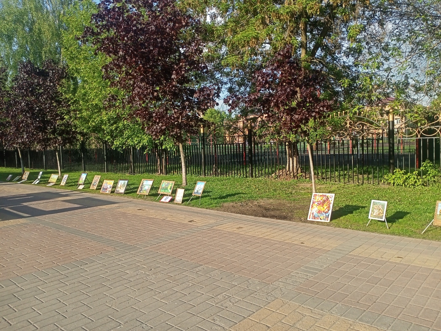 Вдохновение на траве: когда искусство настигает тебя по дороге домой