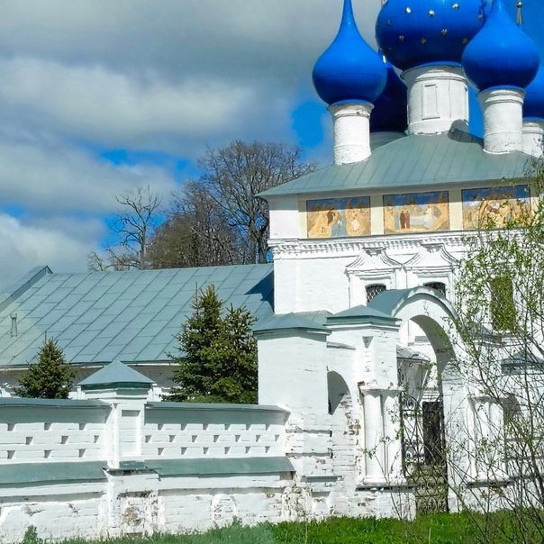 Храм Воскресения Христова в селе Бурмакино