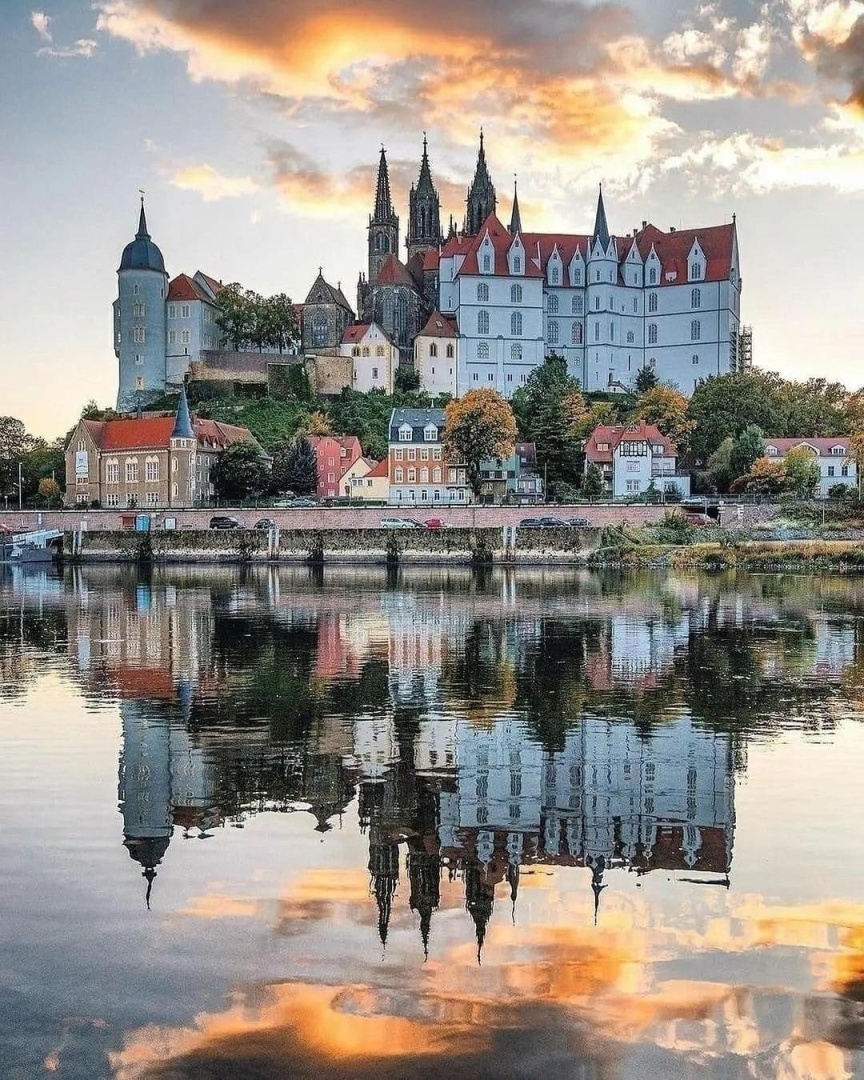 В древние времена, когда земли Германии были полны тайн и легенд....