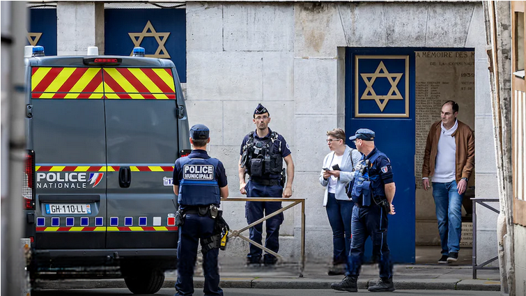 Французская полиция убила мужчину, поджегшего синагогу, сообщили официальные лица