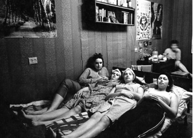 Девчонки-сестренки юности моей