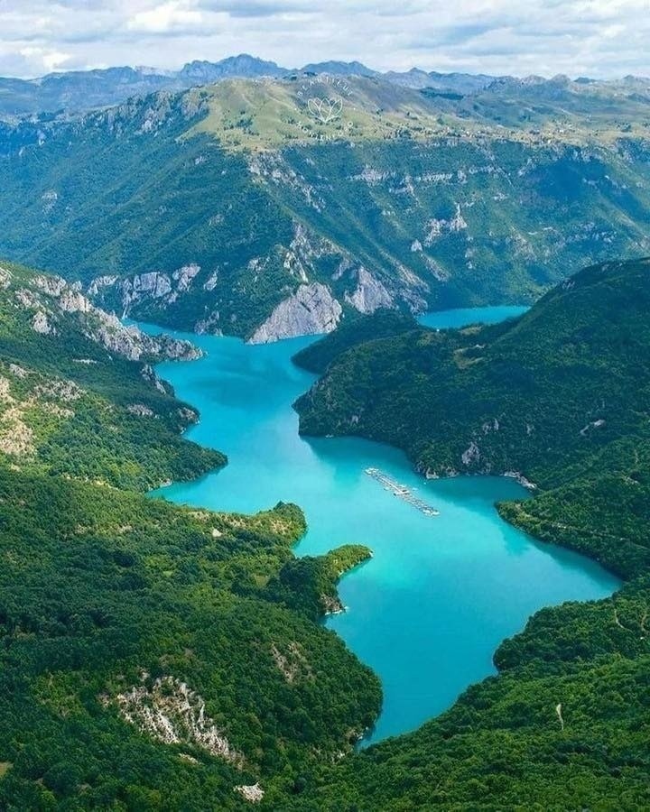 Сегодня летим в Черногорию.