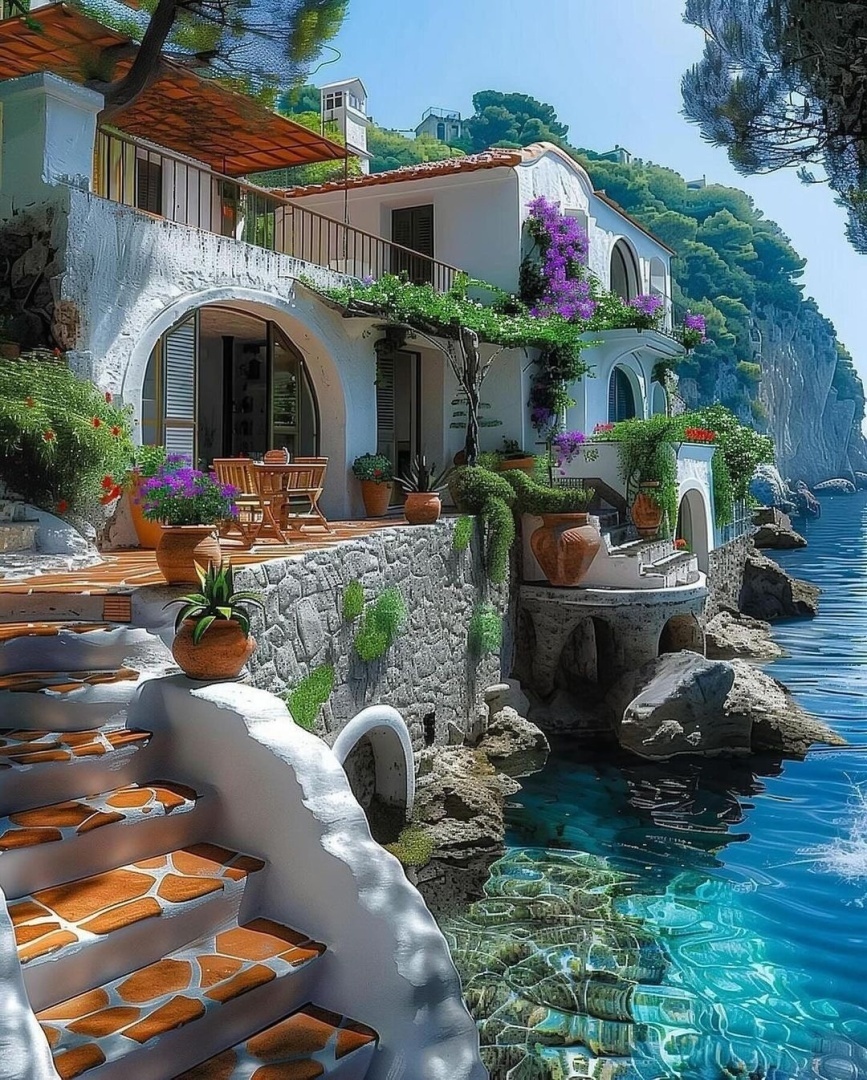 Красивый берег на море.