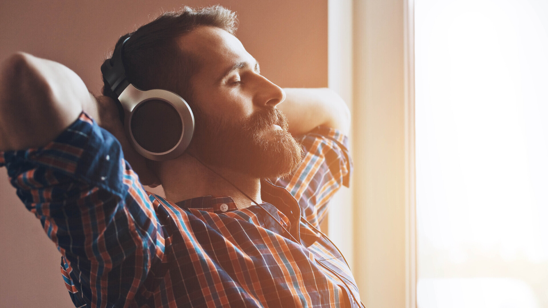 От мелодии к молчанию: Исследование влияния музыкальной паузы на наш внутренний мир.