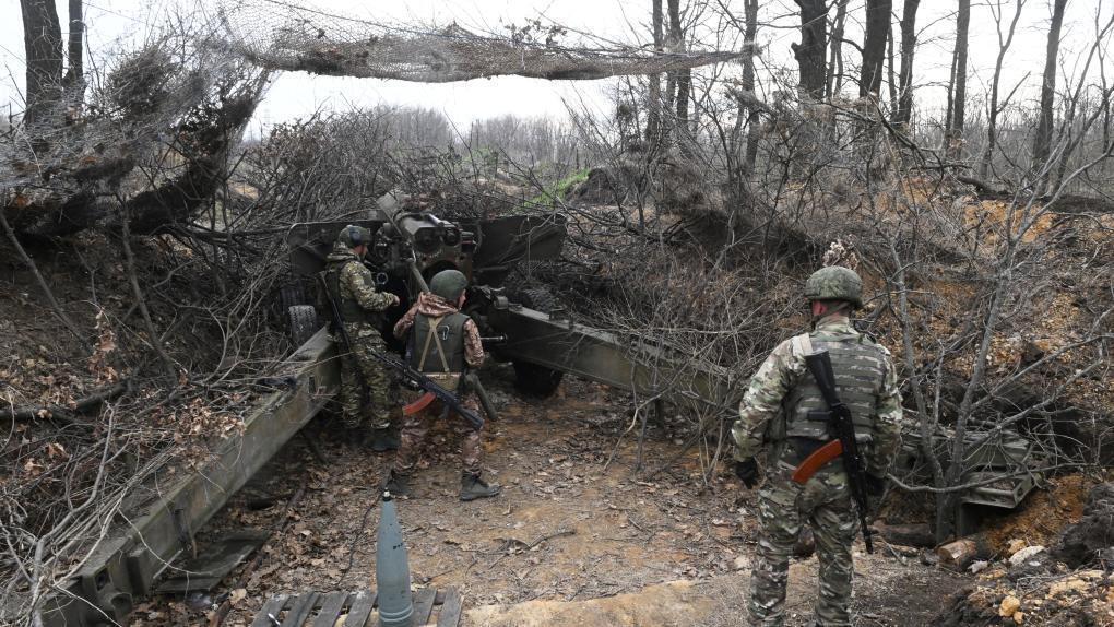 Раненый солдат ВСУ пел гимн РФ, пока его на себе нёс российский боец. Он пел наш гимн, вы представляете?