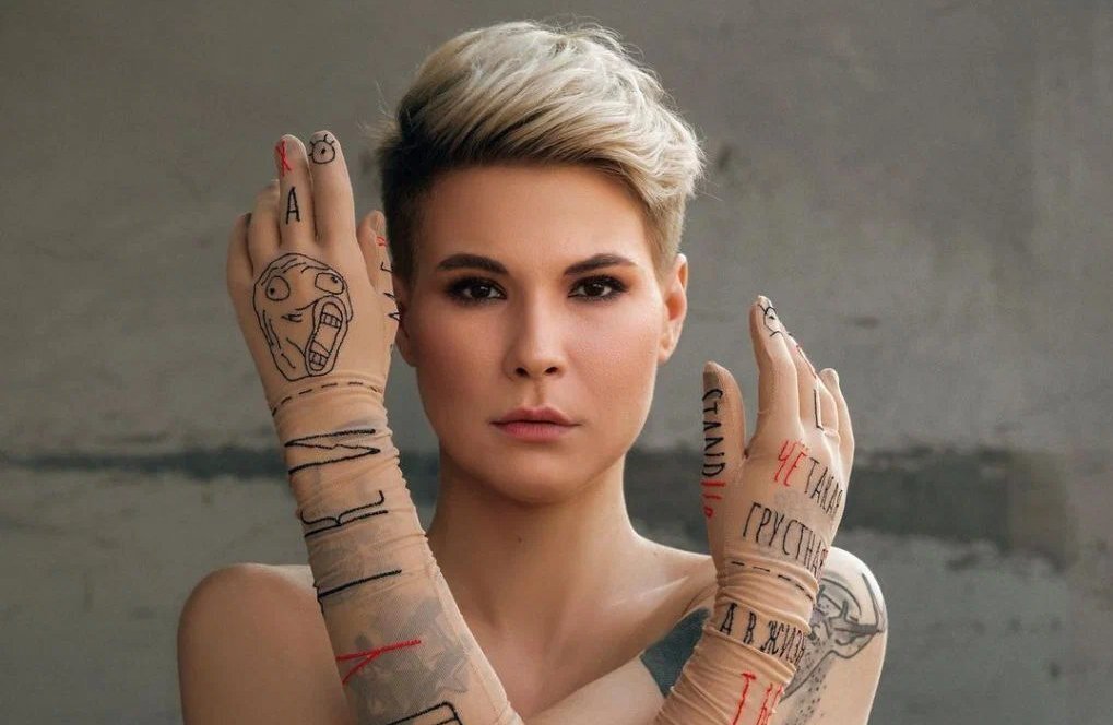 200 000 рублей – а чё так мало? В чатах люди возмущаются, что сумма маленькая – Правительство решило вообще отменить…