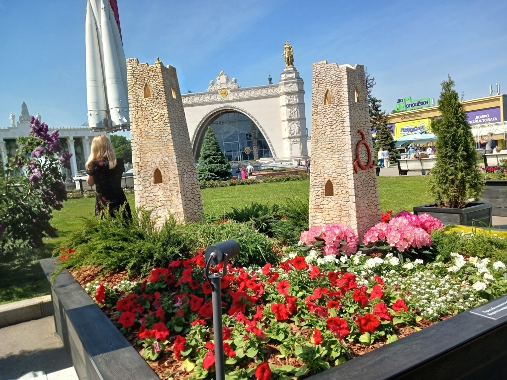 "Будущее в цветах". Новый фестиваль на ВДНХ. Хотелось, чтобы название сбылось