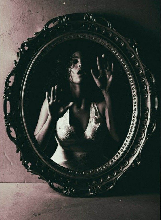 Почему стоит отказаться от зеркала в спальне?!