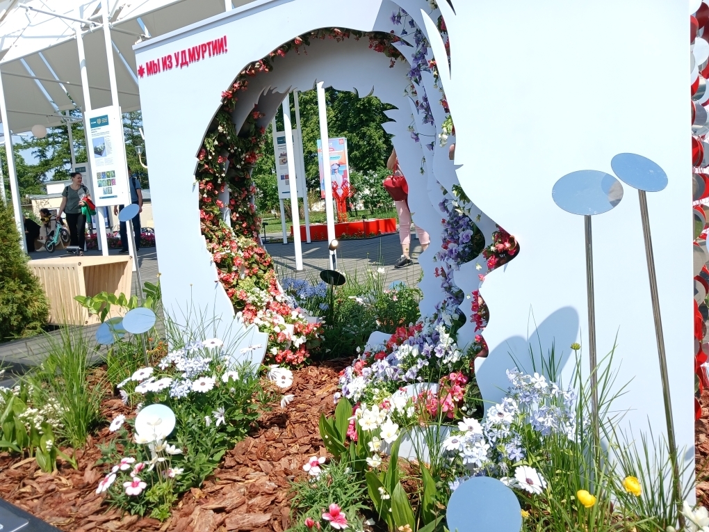 "Будущее в цветах". Новый фестиваль на ВДНХ. Хотелось, чтобы название сбылось
