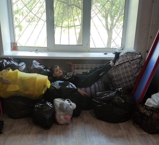 Мы до сих пор переезжаем. Говорят, что переезд хуже пожара. Устали и морально, и физически. Я забросила работу и социальные сети